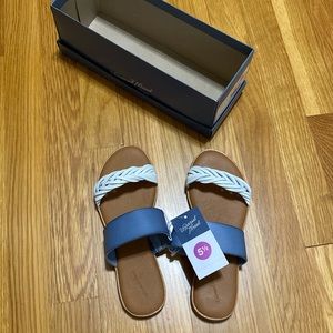 Universal Thread women’s sandals NWT in box size 5.5